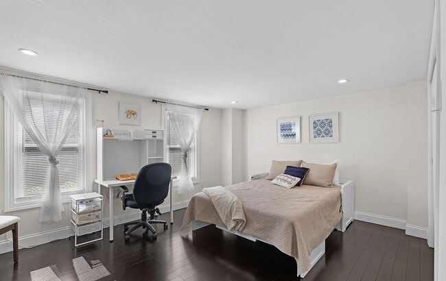 Building Photo - Beautiful 2 Bedroom Home on Verbeke St