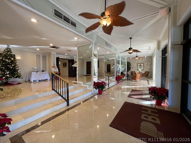 Building Photo - 5600 N Flagler Dr