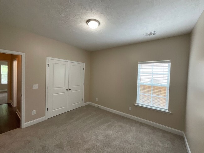 Building Photo - ****Rent Special***** 50% off the first rent charge payment. Ask for details!