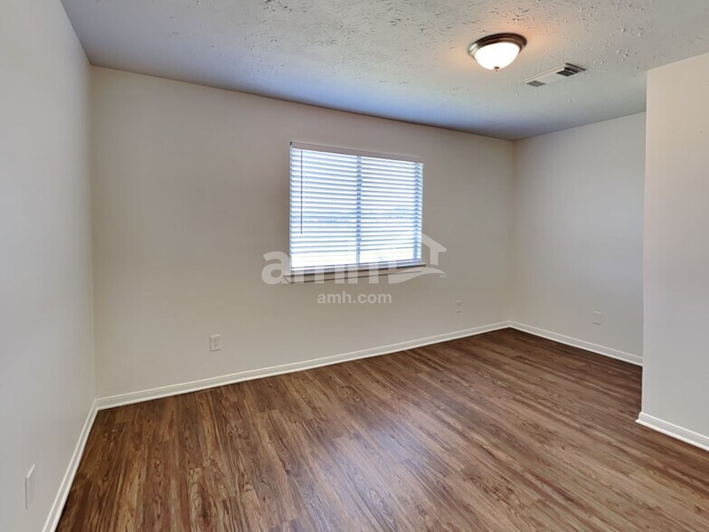 Building Photo - 16410 Tudor Point Ct