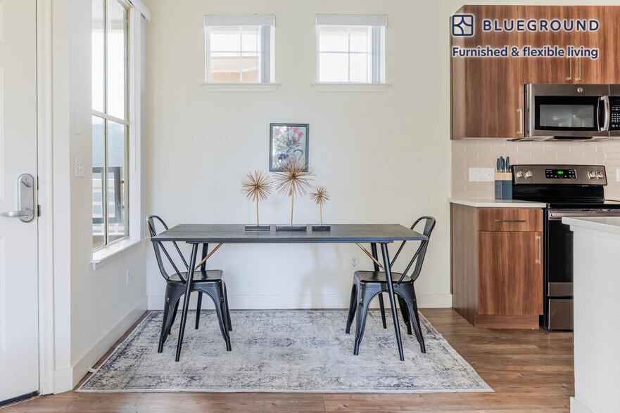 Building Photo - 1265 Lakeside Dr