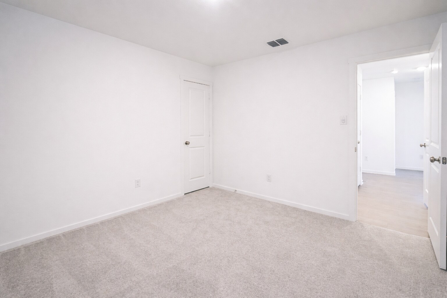 Building Photo - 1913 Ventasso Blvd