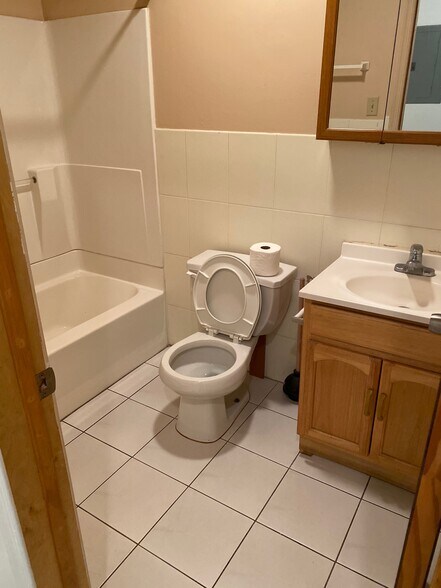 Bathroom - 1231 Race St