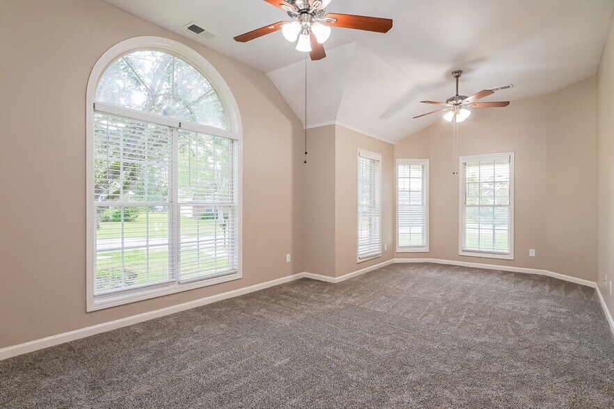 Building Photo - 1061 Village Trail