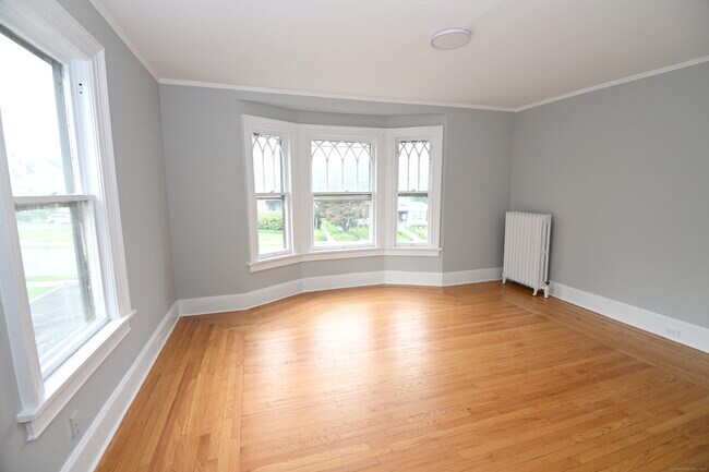 Building Photo - 137 Deer Hill Ave