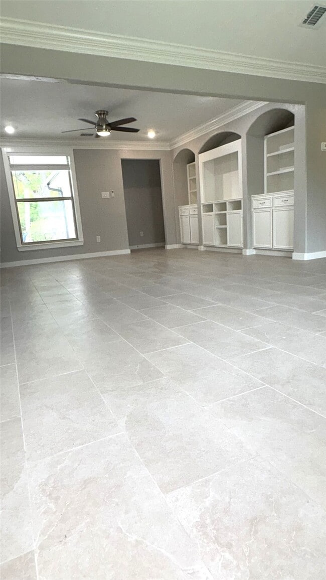 Building Photo - 212 Stratmore Dr