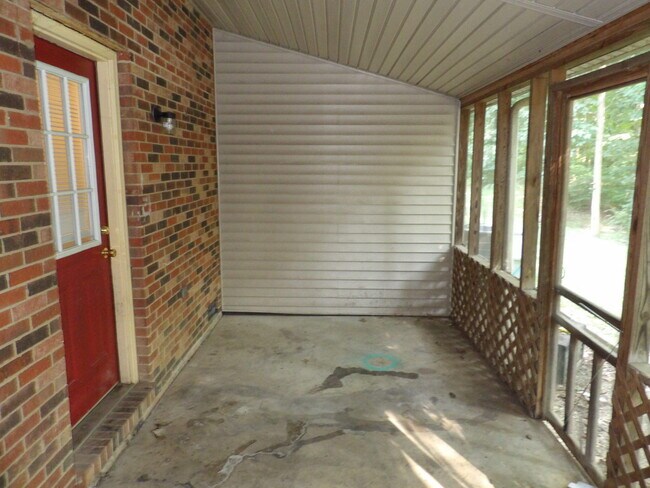 Building Photo - 244 Meadowview Dr