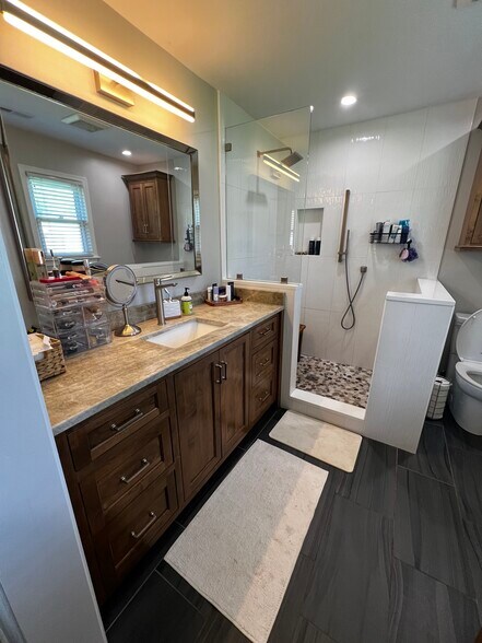 Building Photo - 101 Mary Ann Dr