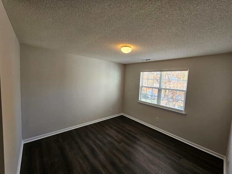 Building Photo - 10887 Holly Ridge Blvd