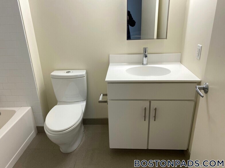 Building Photo - 8 Winter Pl