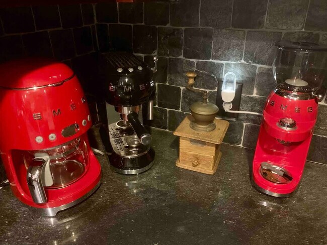 Building Photo - 15 Ferry St