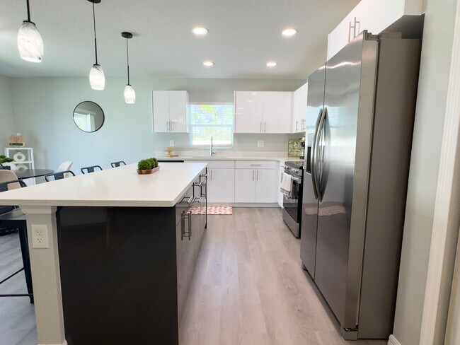 Building Photo - 6819 San Bruno Dr