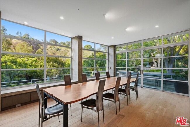 Building Photo - 7700 Willow Glen Rd