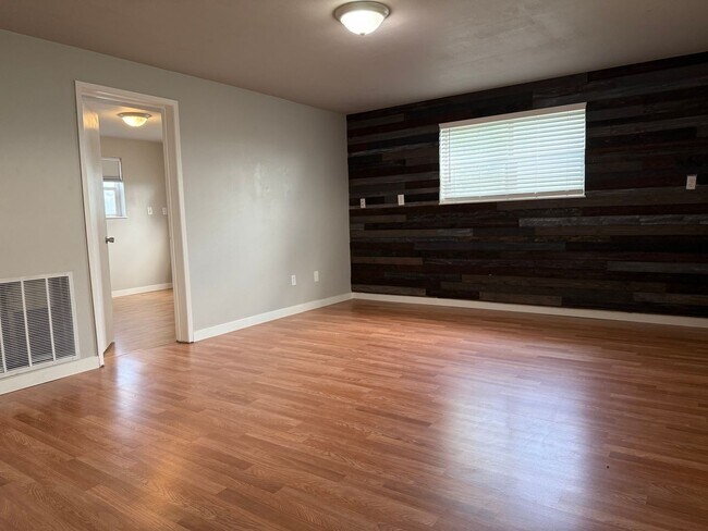 Building Photo - Spacious 3 Bedroom Home with Large Yard & 2-Car Garage