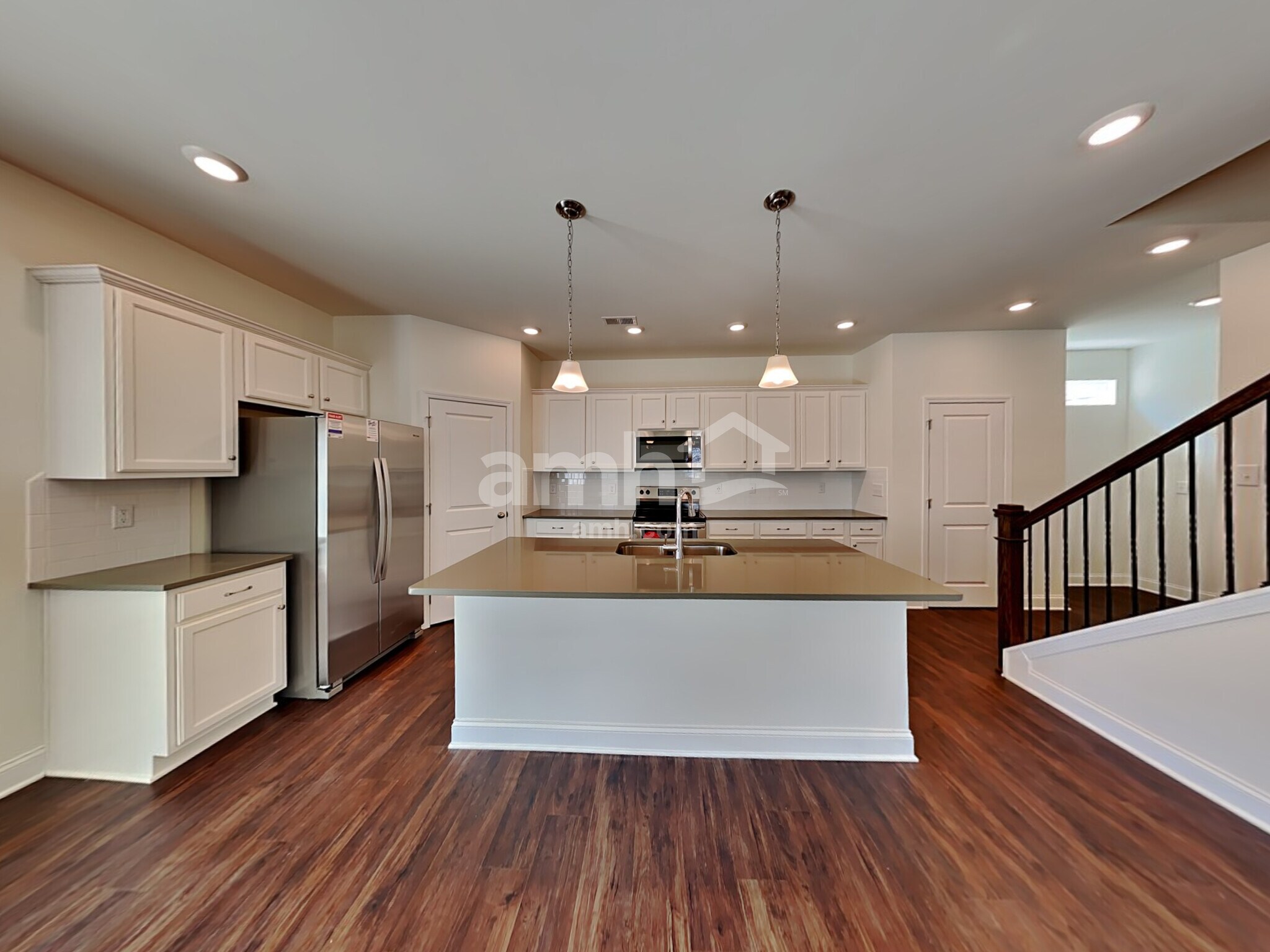 Building Photo - 648 Carnaby Ln