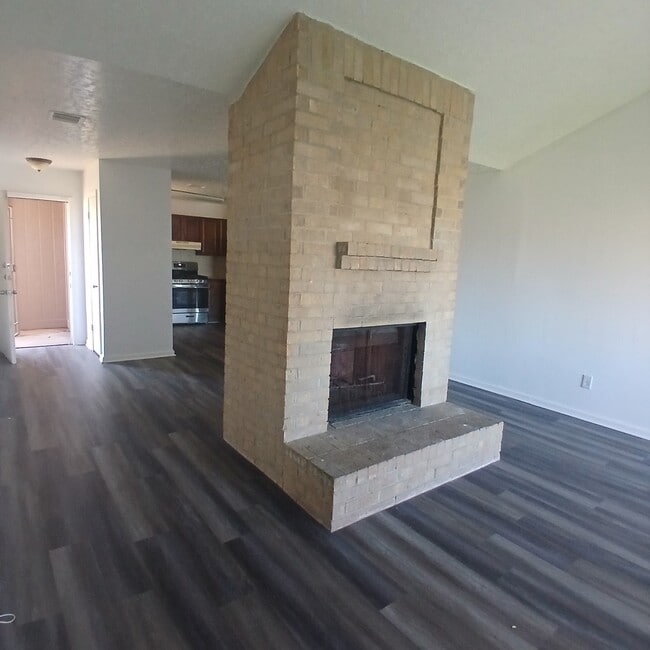 Building Photo - 5436 Parkridge Dr