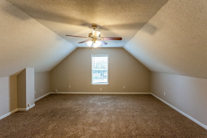 Building Photo - 6853 Ranch Ridge Cove E