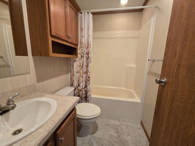 Building Photo - 620 Sinclair Ln