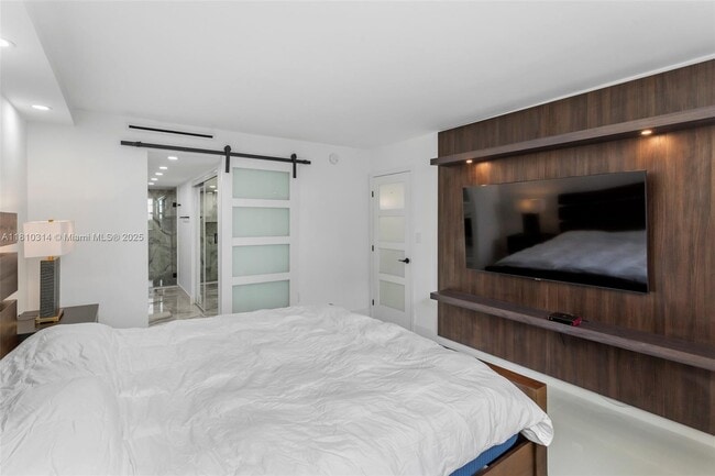 Building Photo - 5701 Collins Ave