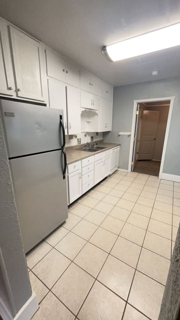 Building Photo - 512 W Oak Ave