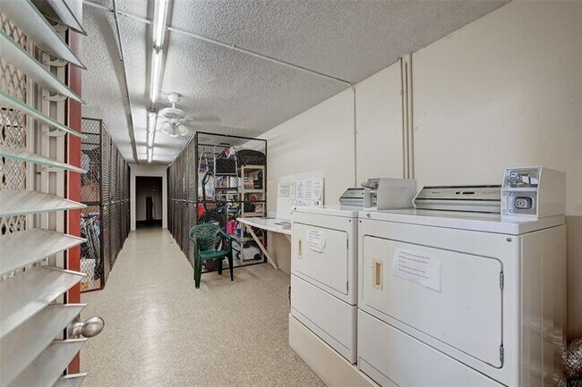 Building Photo - 4402 Martinique Ct