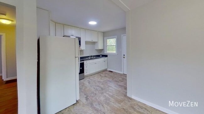 Building Photo - 1109 N King Charles Rd