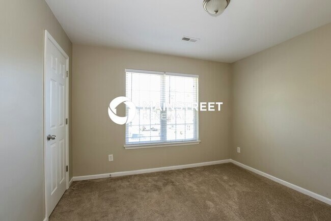 Building Photo - 3 Bedroom Pet-Friendly Home in Charlotte, NC with Main Street Renewal