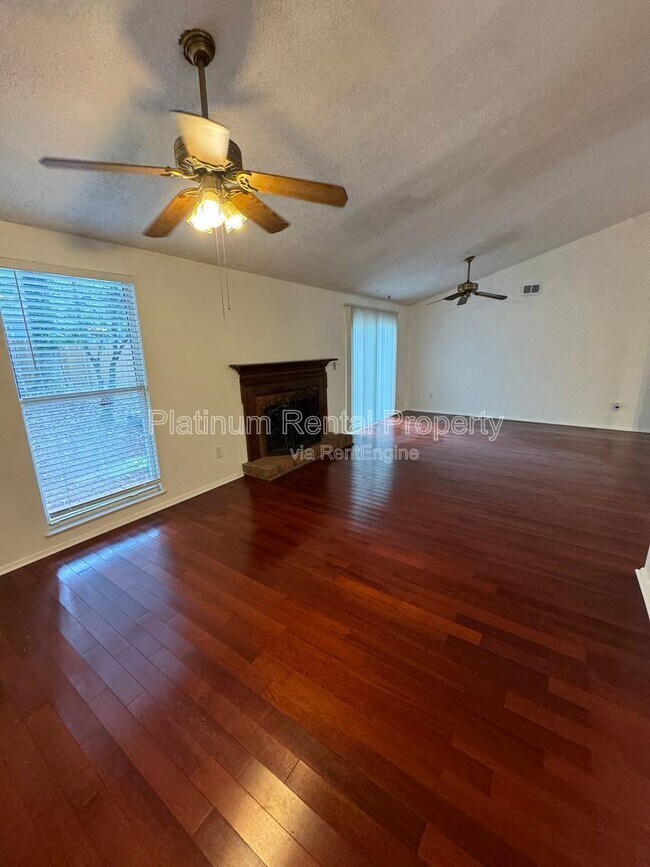 Building Photo - 1295 Taylor Oaks Dr