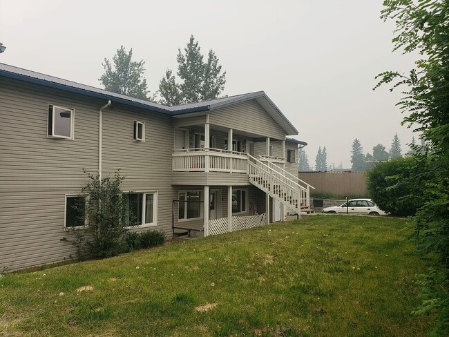 Building Photo - 604 2nd St