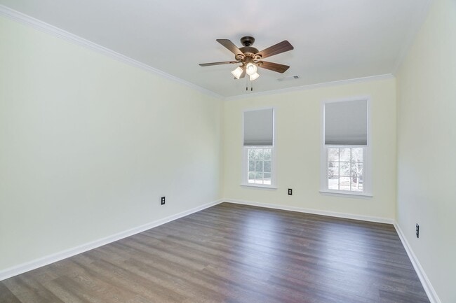 Building Photo - Large 3 Story Home in Evans!