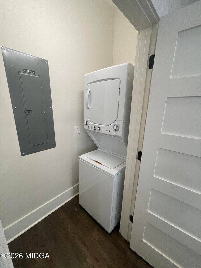 Building Photo - 843-843 Forsyth St