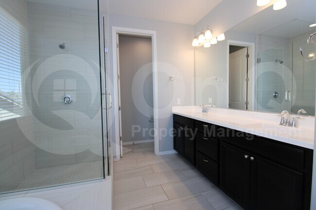 Building Photo - 2092 E Lantana Dr