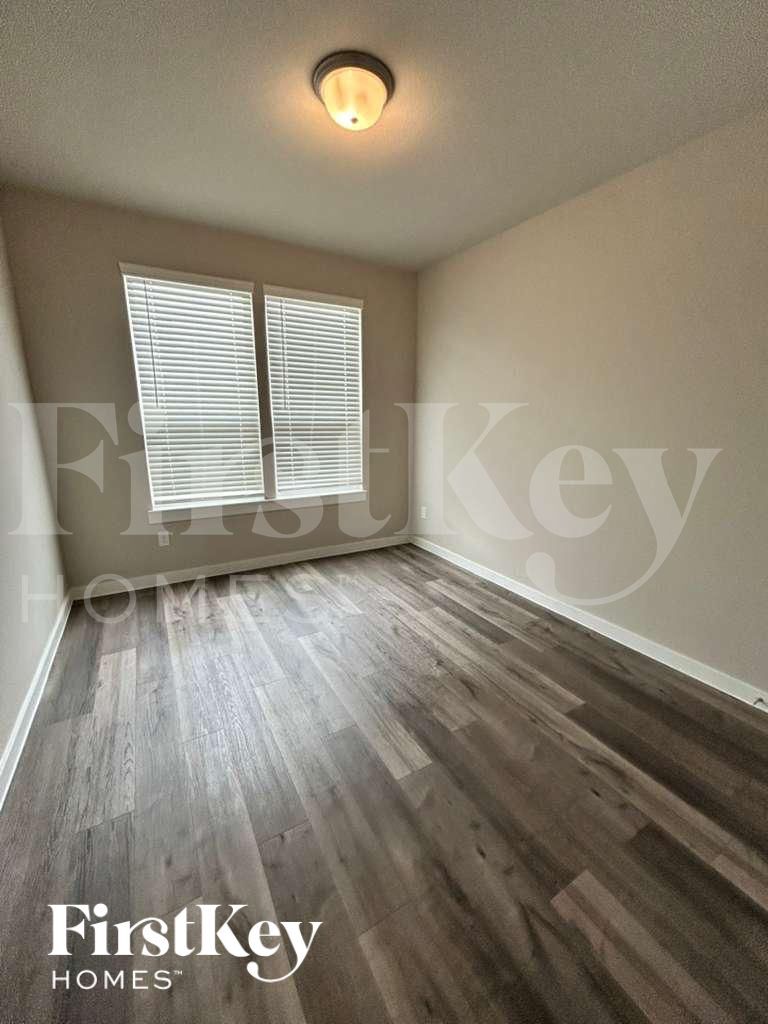 Building Photo - 341 N Centro Cir