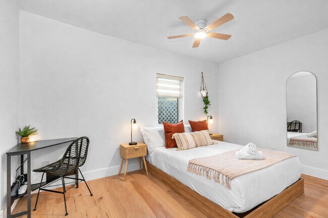 Building Photo - 1336 NE 14th Ave