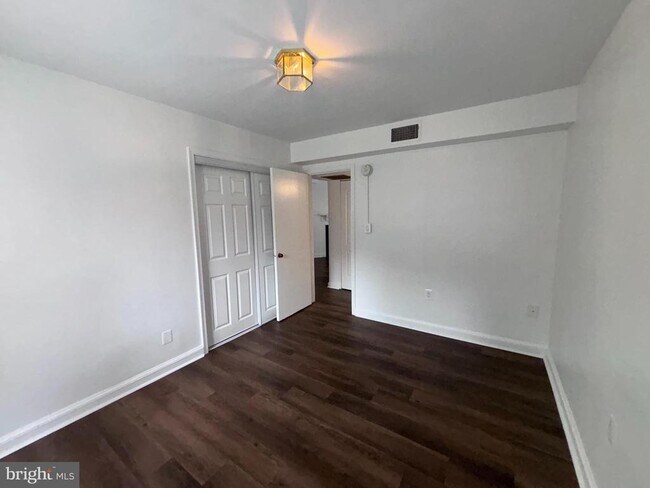 Building Photo - 3815 Davis Pl NW