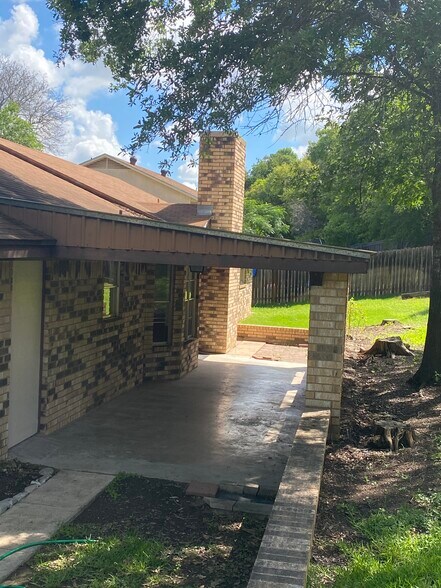 Back Porch - 827 Cliffside Dr