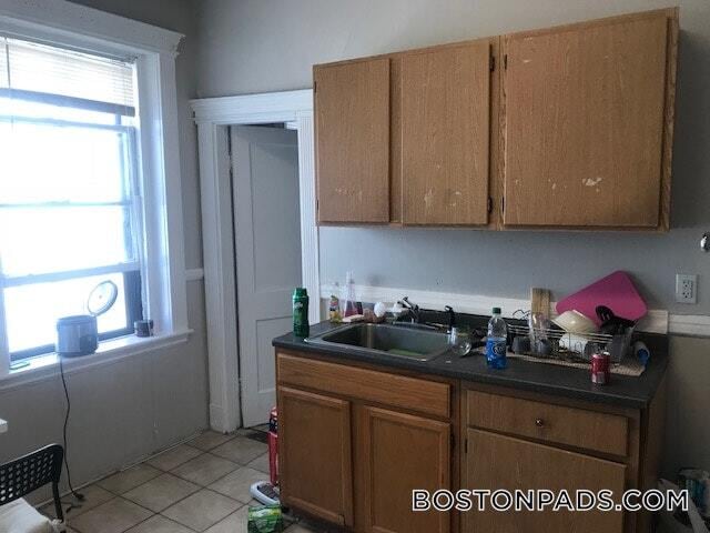 Building Photo - 447 Park Dr