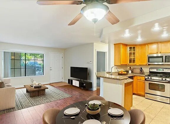 Building Photo - 1 Bedroom Gem in Carmel Valleys Top Notch ...