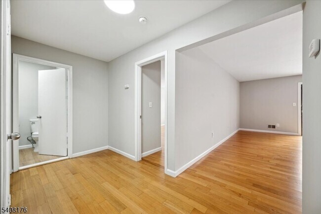 Building Photo - 911 Merritt Dr