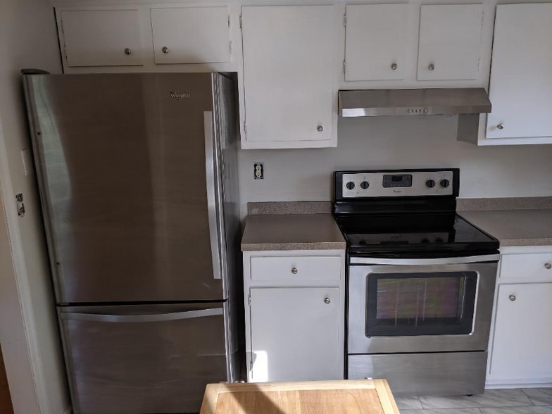 Building Photo - 474 Woodview Dr