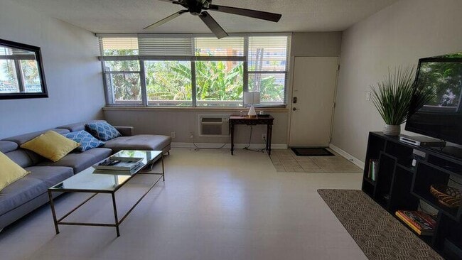 Building Photo - 101 N Birch Rd