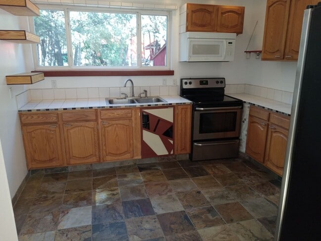 Building Photo - COZY HOME IN THE BEAUTIFUL TOWN OF TIJERAS | Showings available NOW!!