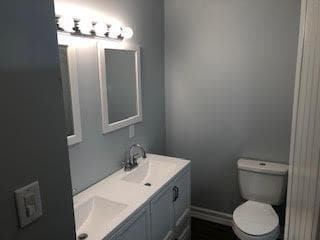 Building Photo - 2412 E Lakeview Dr