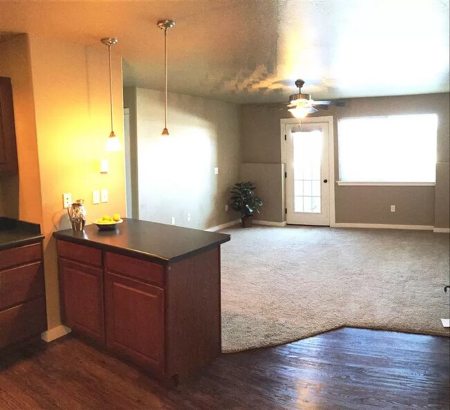 Building Photo - Condo for rent in Baxter Springs