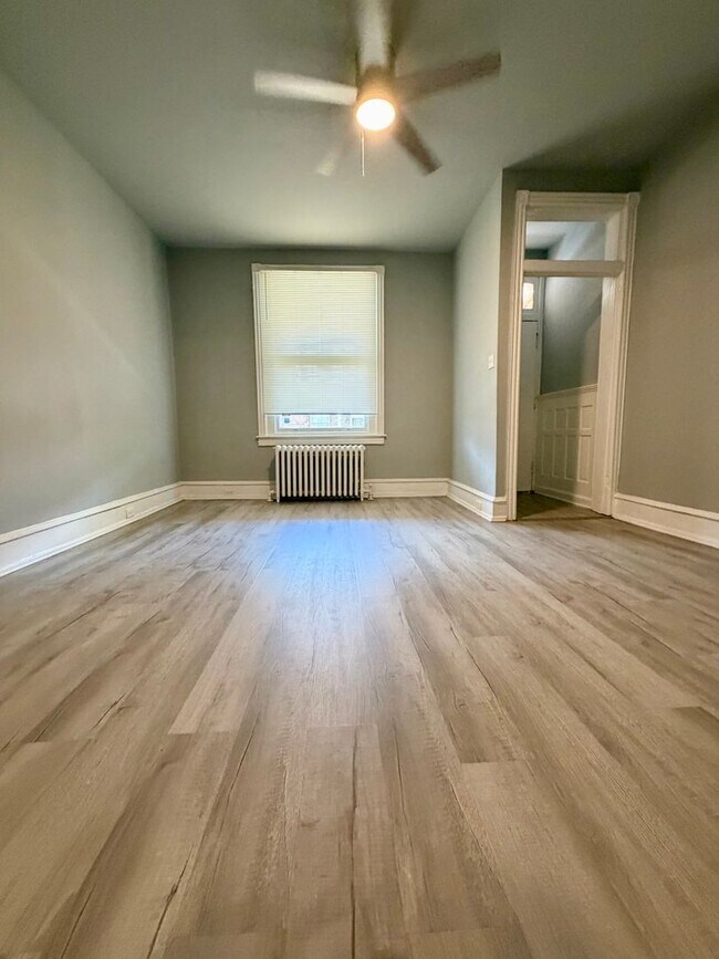 Building Photo - Stunning 3-Bedroom Townhome in Wyoming! Available NOW!