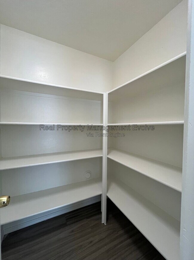 Building Photo - 7347 N 72nd Dr