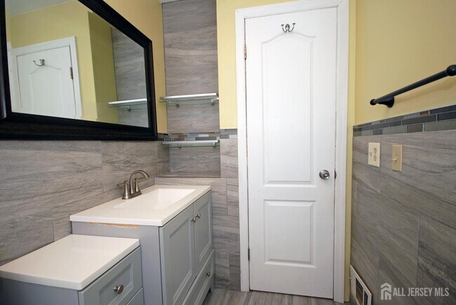 Building Photo - 9 Sandpiper Dr