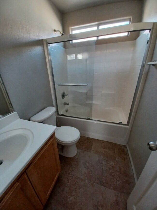 Building Photo - Spacious Tri-Level Home with 4 Bedrooms & ...