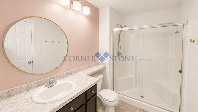 Building Photo - Great home in central location!