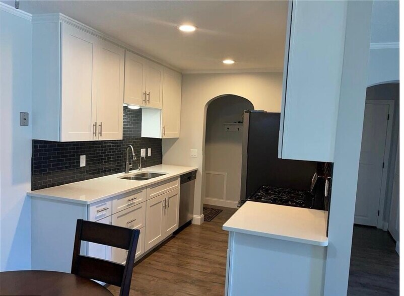 Building Photo - 7340 York Ave S